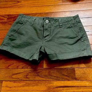 Low rise jean shorts green
